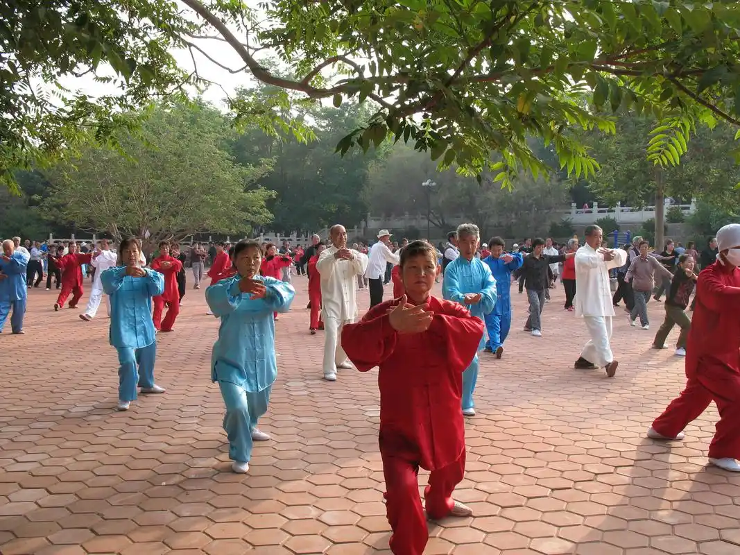 中老人经常晨练,对健康好还是坏?如果你是这类人,要当心了