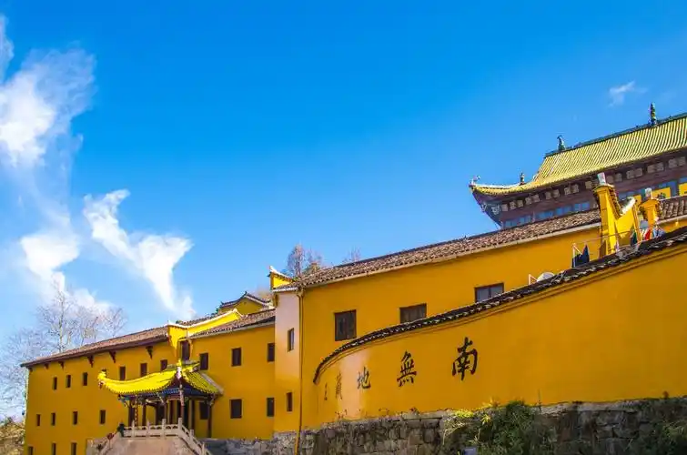 鼎立于1300多米的山巅,历来香火都十分旺盛|寺庙|九华山|寺院_新浪