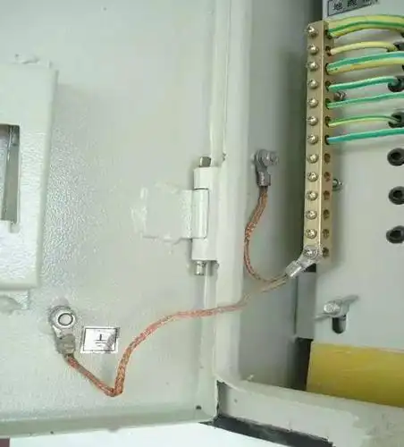 1,线路图覆膜,永久性强; 2,配电箱电缆标明引入位置及回路,缆内线径及