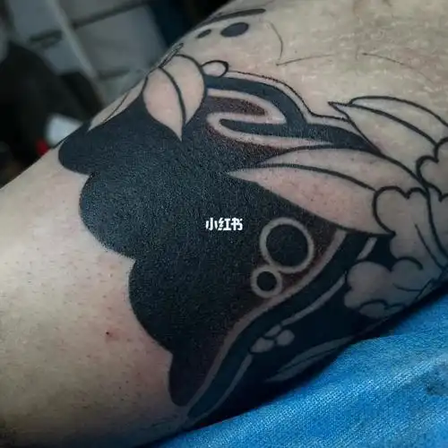 排针其实很好用#沈阳纹身  #日式老传统纹身  #女纹身师  #石头