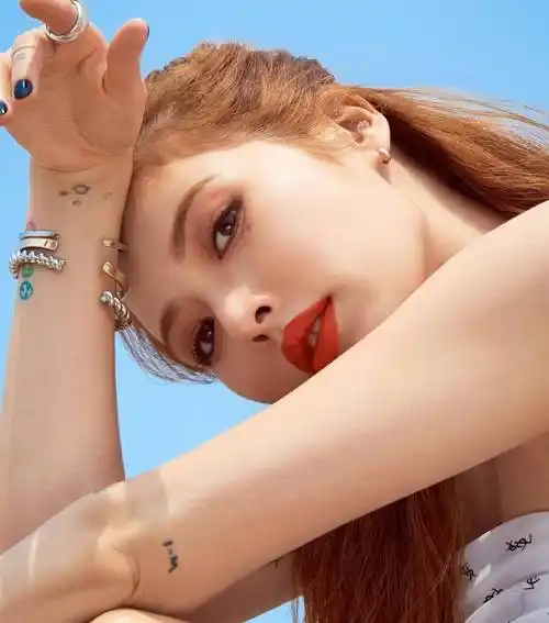 金泫雅终于胖了,染棕发穿小一号上衣美回巅峰期,双腿却依旧纤细_感觉_