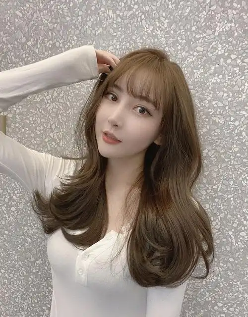 合肥染发 合肥发型设计染冷棕色皮肤会显白很多,而且头发光泽度会更