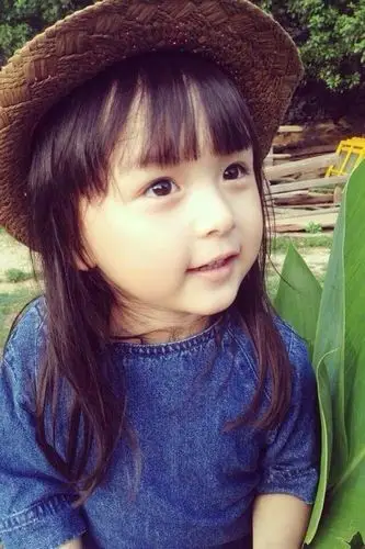 这小女孩竟是全球最年轻最美的美女,简直了都