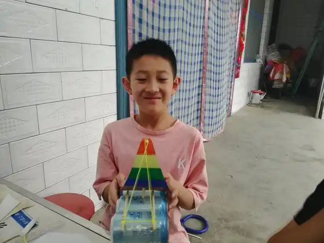 在我坚持不懈的努力下,精心制作的帆船完美收官!