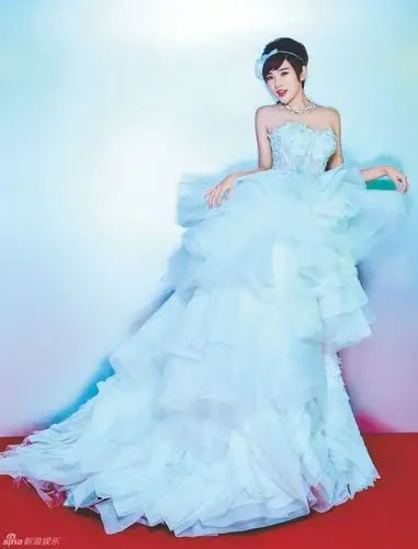 组图:唐艺昕幻彩婚纱大片 短发新娘百变_高清图集_新浪网