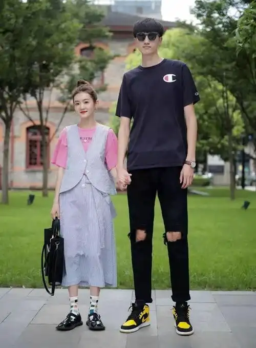 中国女性的平均身高是158厘米,所以身高1米9的男子很容易找到心仪的"