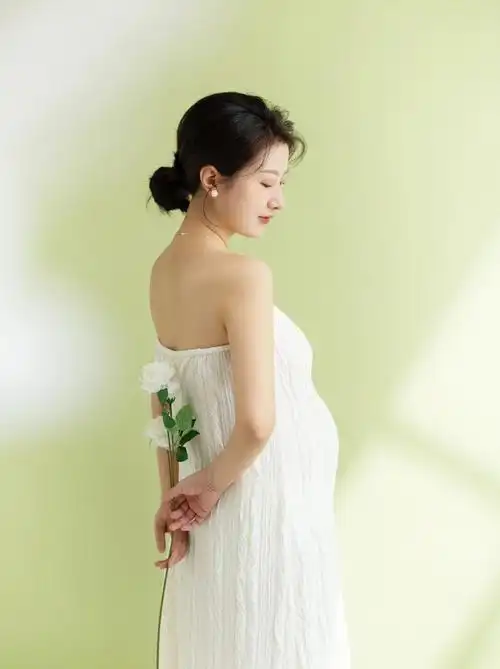 一组清新自然的孕妇照