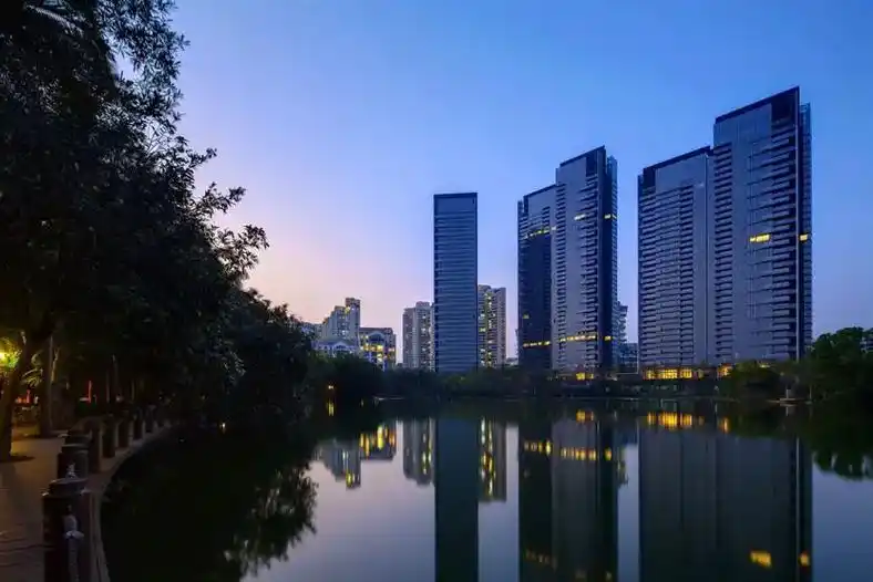 天鹅起舞的地方华侨城新天鹅堡