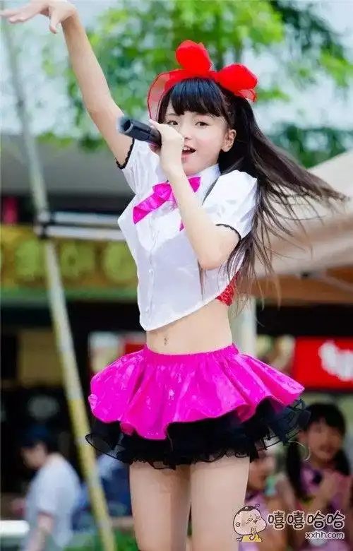 心疼,承认吧,小学生的胸都比你大!