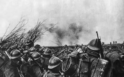 一战老照片:英军以150万枚炮弹狂轰德军