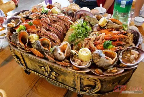 诱人的海鲜"一锅出". 摄影 王蕾/人民画报