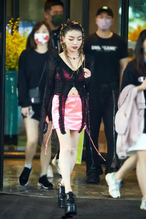 辣妹上线vava继续参加中国说唱巅峰对决