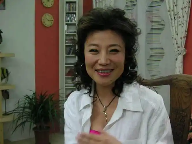 王为念两段婚姻都失败告终现60岁被传再婚女方是大家熟知的她