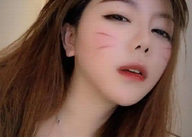 刘飞儿确定转平台,最后一天直播故意穿着暴露,在离开前把分扣光_网友