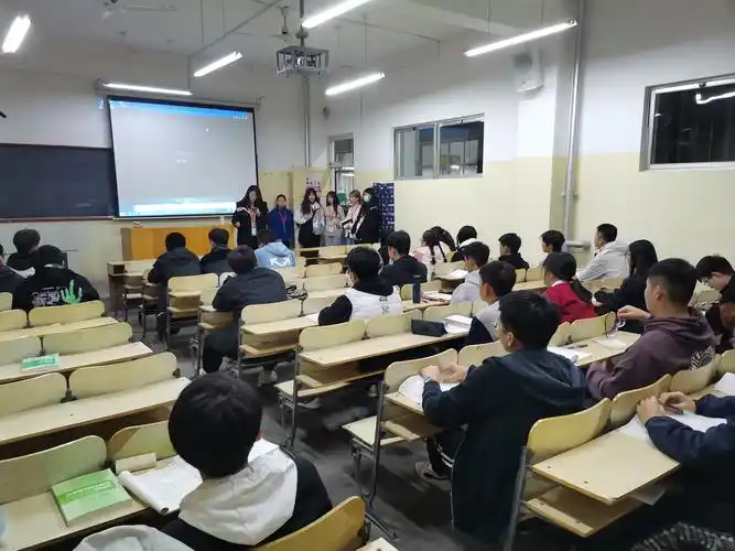 智能装备学院大学生学风建设委员会检查课堂秩序