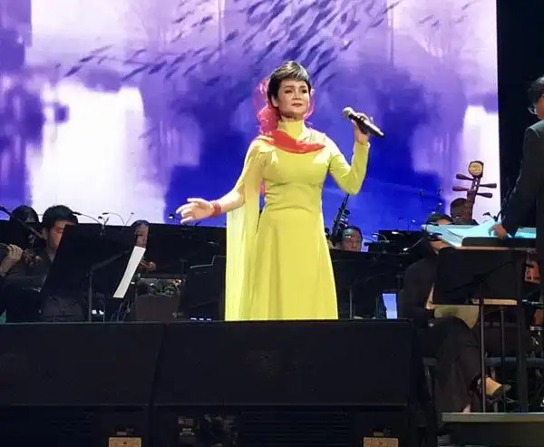 张华敏在颂今作品上海演唱会唱响唯美古风灞桥柳