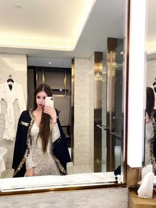 洋娃娃长相的小z娜娜穿搭张扬又明媚值得学习