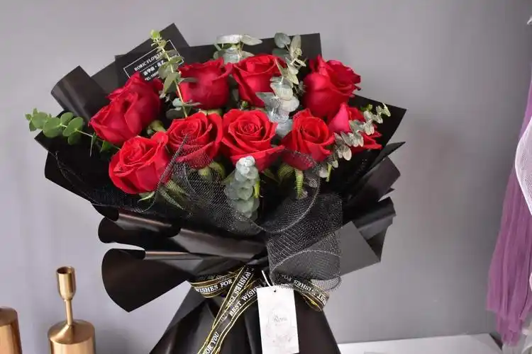 仅售109元,价值288元简约大气11朵玫瑰花束 (实拍),节假日通用,免费