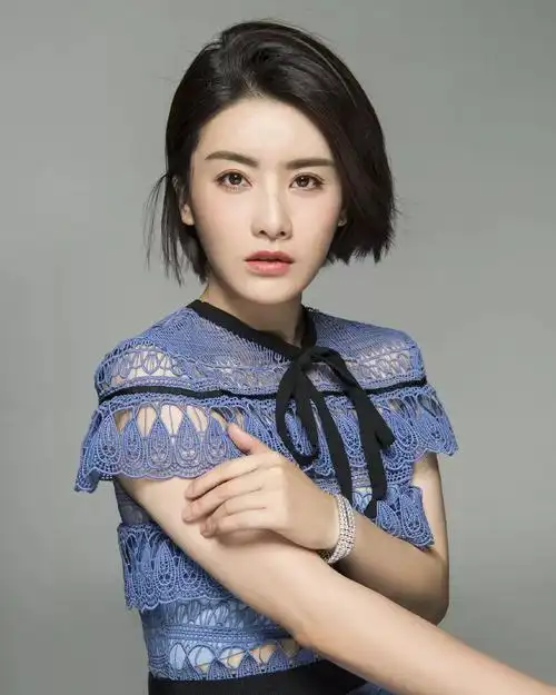 贺丹丹鹿系女生也可盐可甜