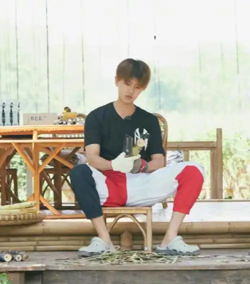 疯了本i腿抛弃了后脑勺专心i腿了任嘉伦真是我见过的腿和脚踝长得最