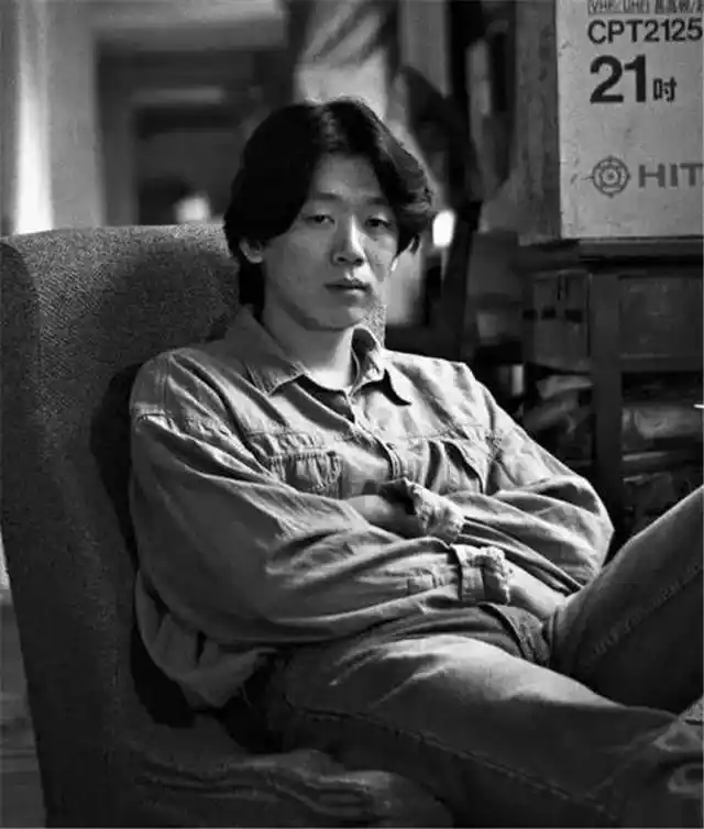 老狼:三十几年什么都换了,就是身边的姑娘没有换