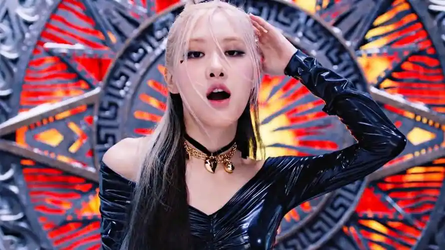 【blackpink新曲《pink venom》朴彩英单人part】弹吉他 超帅的朴彩英