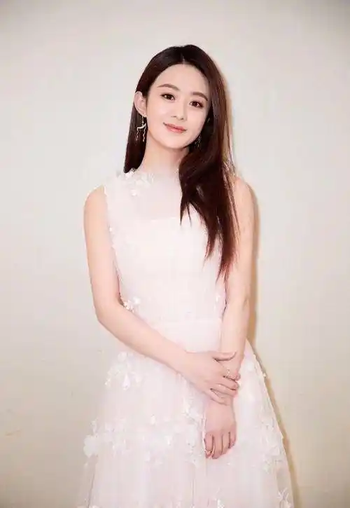 34岁的赵丽颖凭借黑长直造型再次惊艳众人,不知道你爱上没有?