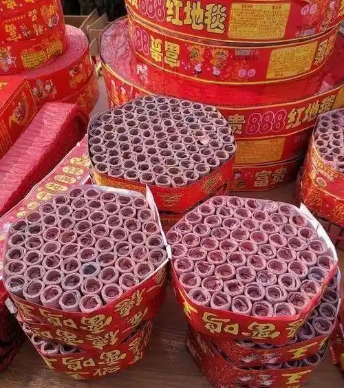 在我们老百姓眼里,一万响的鞭炮就应该实打实地有一万个小鞭炮组成才