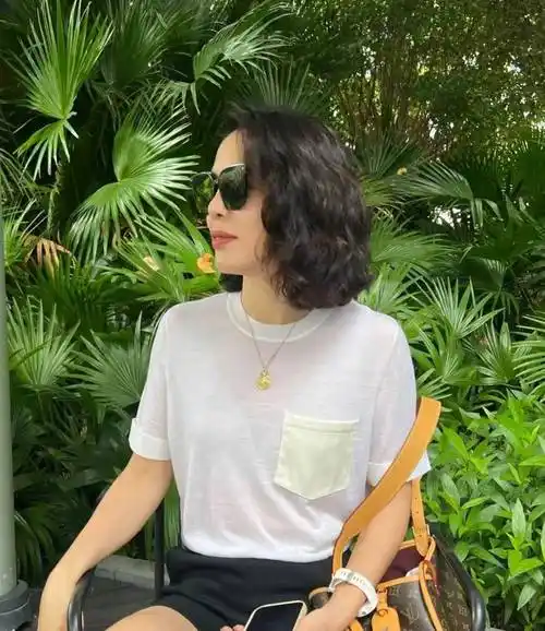 女人到了50岁以上,选择这几种"齐肩卷发"烫发,显得更年轻,更小