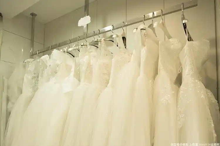 婚纱礼服区实景展示