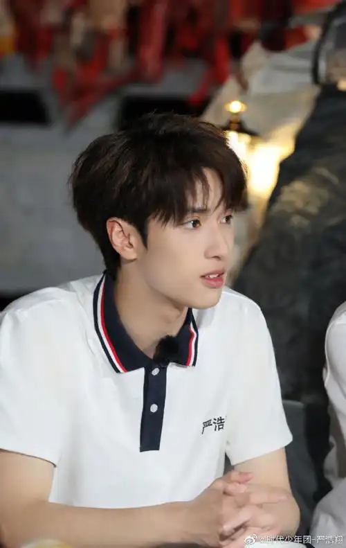 严浩翔极挑三宫格花絮照