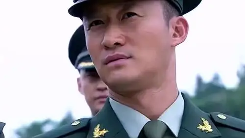 竟有人敢劫法场,何晨光真是天生的狙击手,太敏感了