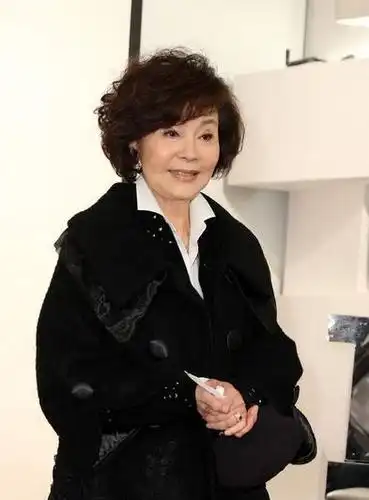 20岁出道,4夺金马奖影后,与初恋结婚54年,今76岁依然恩爱如初