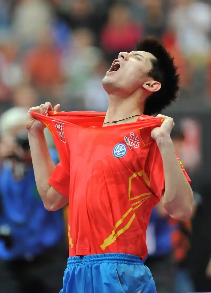 张继科夺冠激情撕衣庆祝_高清图集_新浪网