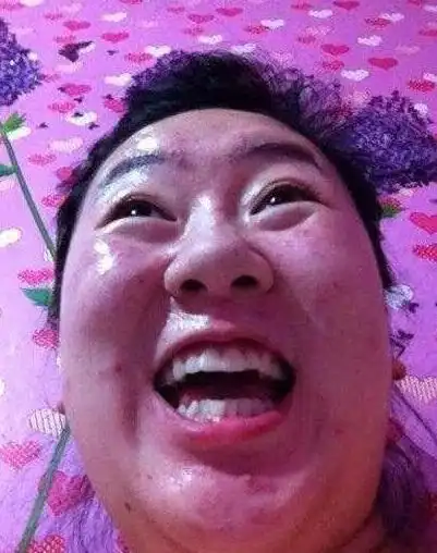 这是不是感觉自己突然变美起码你可以自拍吸粉儿呀丑也是一个人的特质