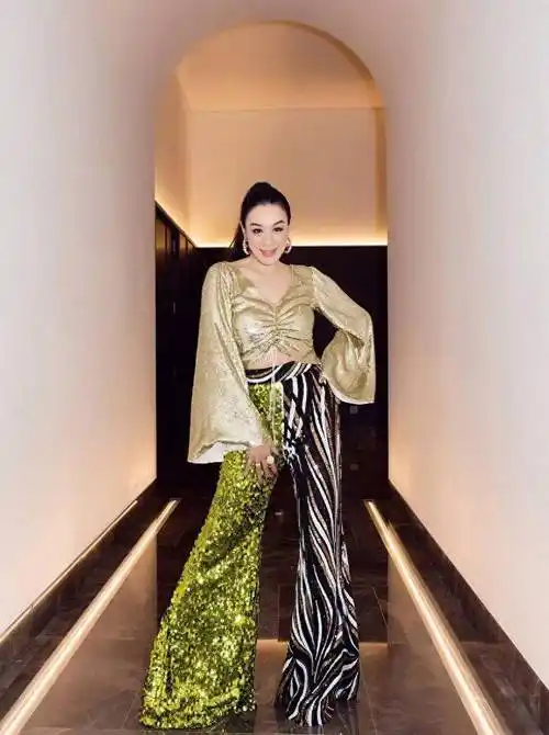 成时尚女人的魅力:钟丽缇的大胆时尚女性时尚魅力的诠释_风格_身材