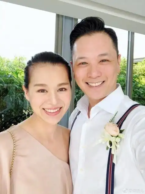 回顾胡杏儿:与黄宗泽相恋8年,却转身嫁给了李乘德,5年生三个孩子