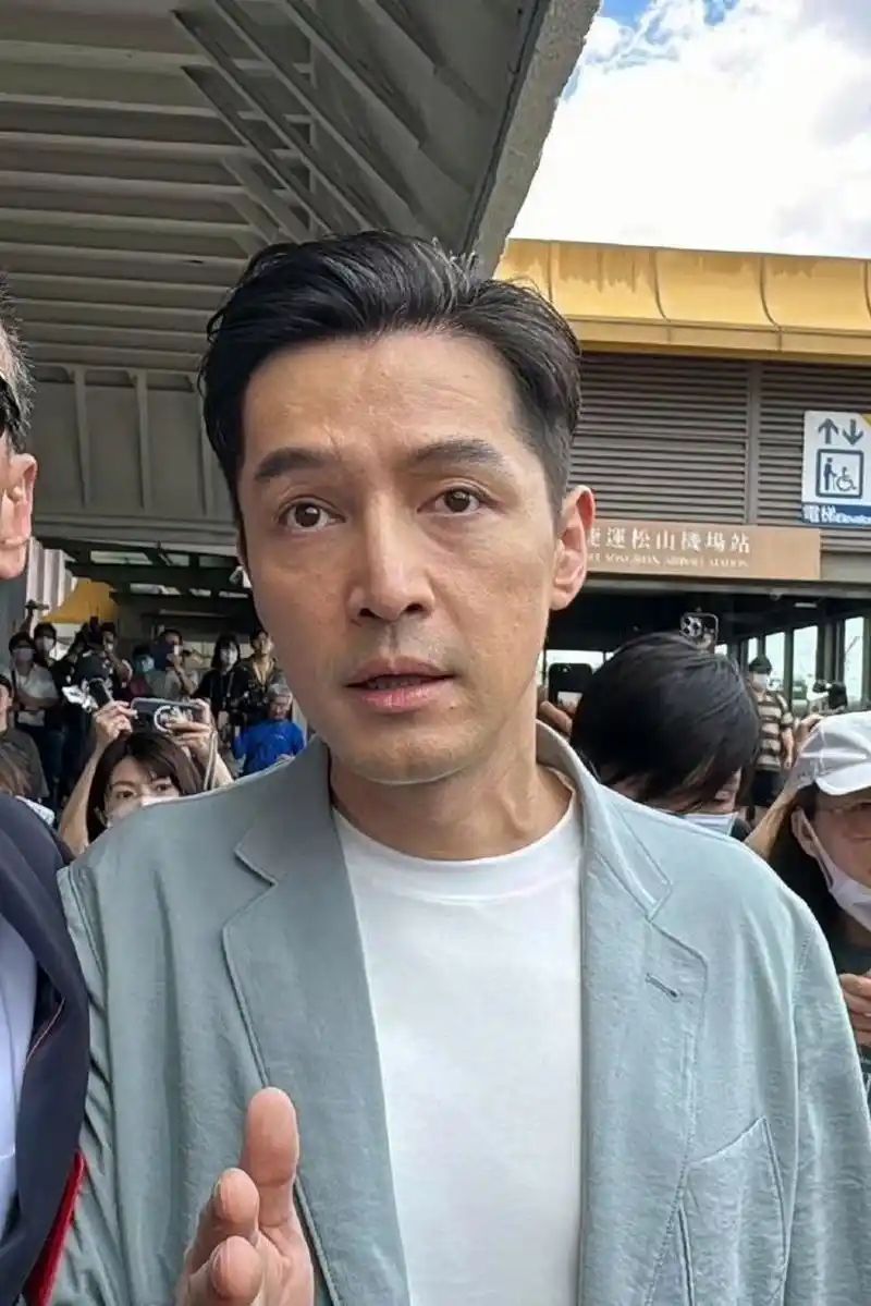 王凯和胡歌,王凯不驼背不垮脸,不发福的事大家都知道 67