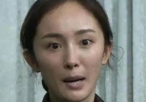 当女星们卸妆后,原来她们是这个样子的,女神?根本不存在的!