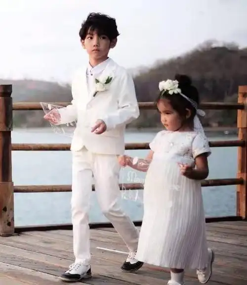 杨烁儿子首上综艺,长相帅气性格好温柔,包贝尔女儿秒变小迷妹