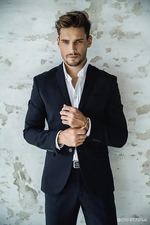 文章最后我还附上了男生拍照指南,如果下面这些动作不满足你的需要,也