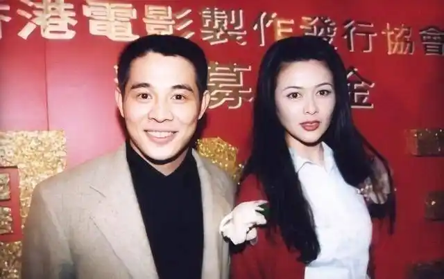 印象最深刻的就是上世纪90年代的时候,关之琳与李连杰合作出演的一部