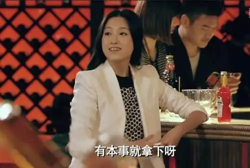 艾佳妮,1990年出生,在《爱情公寓》中饰演薇薇,张伟追求的女神