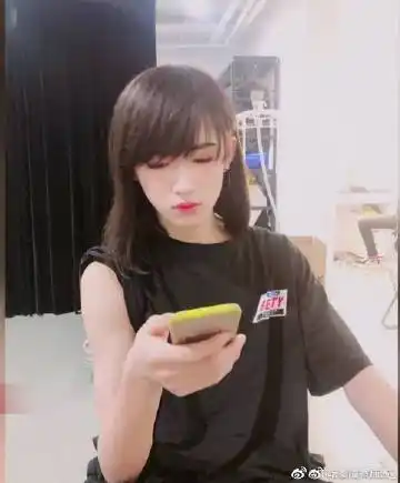 宋亚轩的女装真的很惊艳,但是我不是泥塑粉