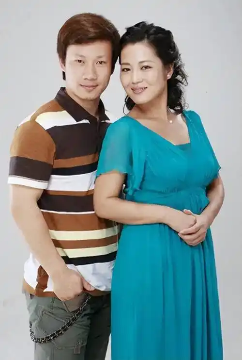 王茜华:跟丈夫喝水都要aa,为了拍戏打掉孩子,二婚嫁导演_周京_工作