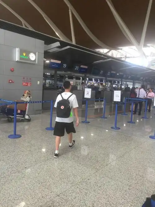 2015-09-11有用 ( 0) 海伦35628535 浦东机场航站楼登机口很好标识很