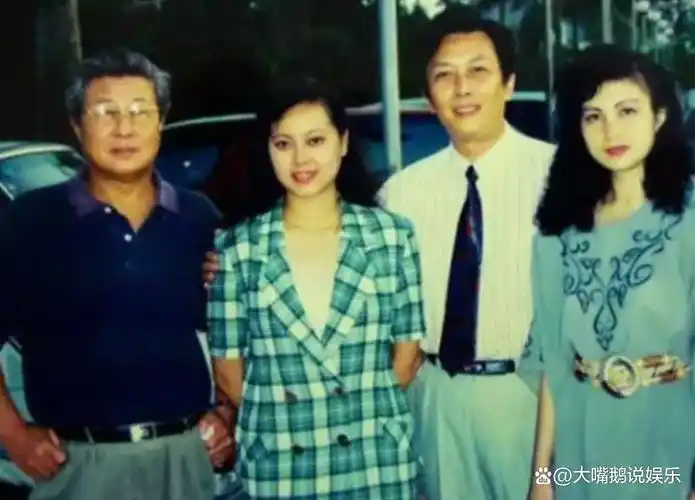 回顾唐国强婚姻前妻35岁除夕夜自杀再娶小12岁妻子相伴至今