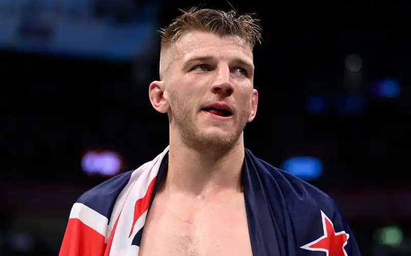 ufc266八角笼采访副赛霍克叫阵大流士