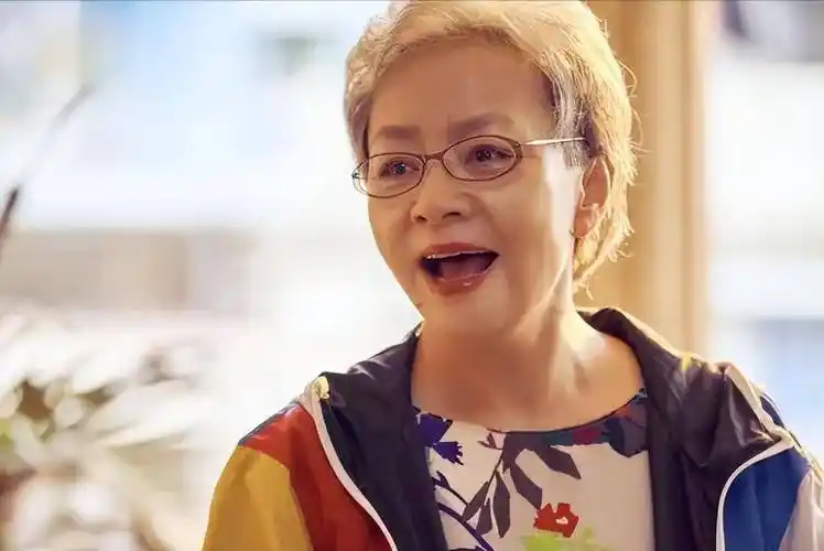 62岁宋丹丹近照大变样,头发稀疏唇色苍白,与当初的白云大相径庭_生活