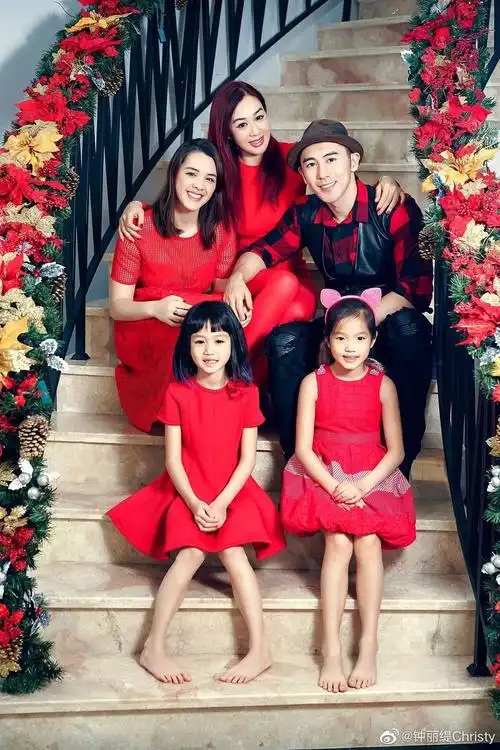 钟丽缇14岁小女儿近照惊呆网友:从小读国际学校的她,?